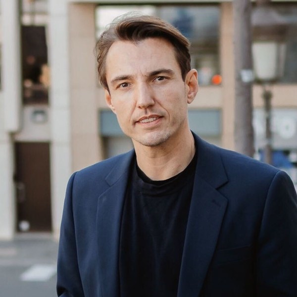 Thierry Henschen, HomeUpdate